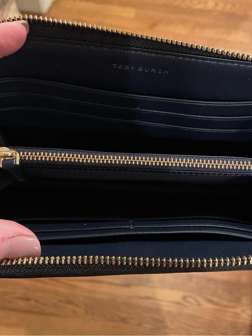 Tory Burch Black Patent Leather Continental Wallet with Gold Logo - Picture 3 of 5